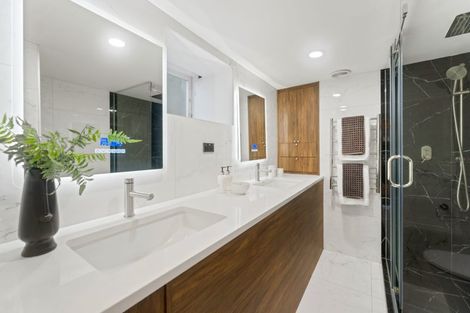 Photo of property in 16 Forrest Hill Road, Forrest Hill, Auckland, 0620