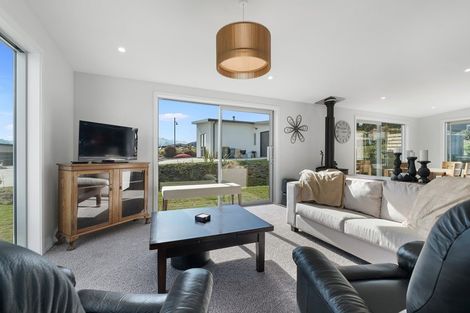 Photo of property in 24 Makomako Road, Wanaka, 9305