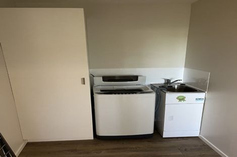 Photo of property in 11 Longcroft Terrace, Newlands, Wellington, 6037