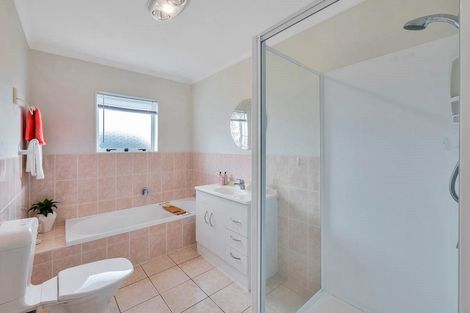 Photo of property in 27 Gendo Avenue, Henderson, Auckland, 0612