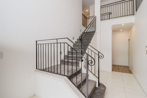 Photo of property in 16 Kinmont Rise, East Tamaki Heights, Auckland, 2016