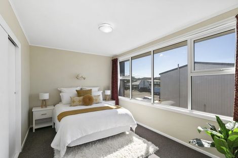 Photo of property in 55u2 Apu Crescent, Lyall Bay, Wellington, 6022