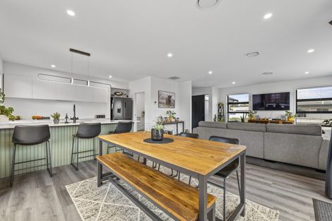 Photo of property in 66 Warwick Road, Stratford, 4332