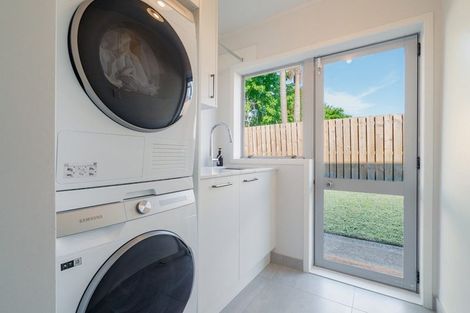 Photo of property in 8 Rarahu Place, The Gardens, Auckland, 2105