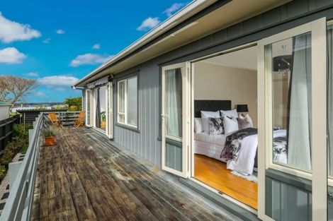 Photo of property in 48 Waimumu Road, Massey, Auckland, 0614
