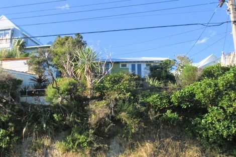 Photo of property in 170 Nevay Road, Karaka Bays, Wellington, 6022