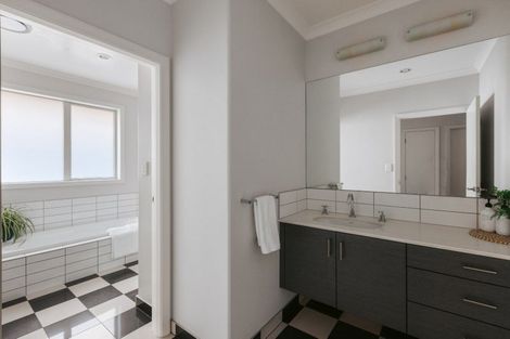 Photo of property in 40 Broadwater Close, Pyes Pa, Tauranga, 3112