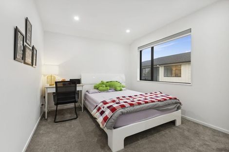 Photo of property in 43f Beach Road, Pahurehure, 2113