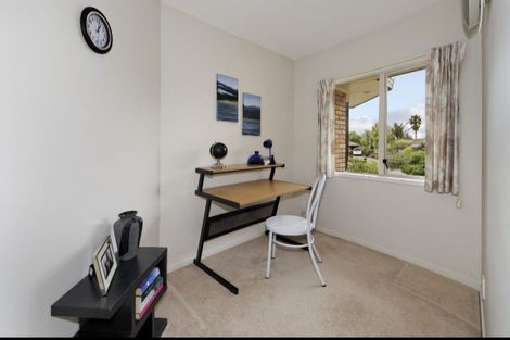 Photo of property in 21 Suncrest Drive, West Harbour, Auckland, 0618