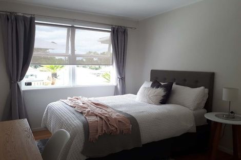 Photo of property in 15 Lowtherhurst Road, Massey, Auckland, 0614