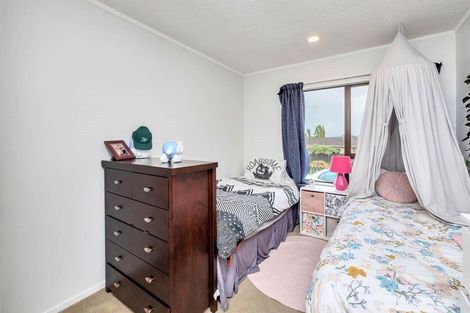 Photo of property in 21 Crosby Road, West Harbour, Auckland, 0618