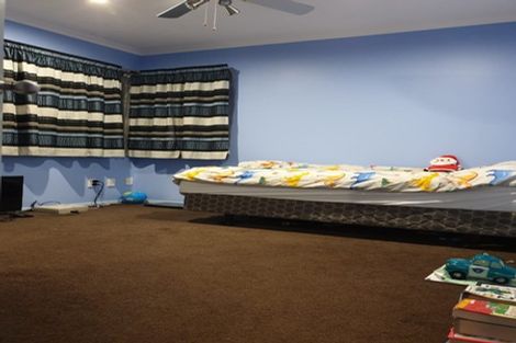 Photo of property in 86 San Marino Drive West, Henderson, Auckland, 0612