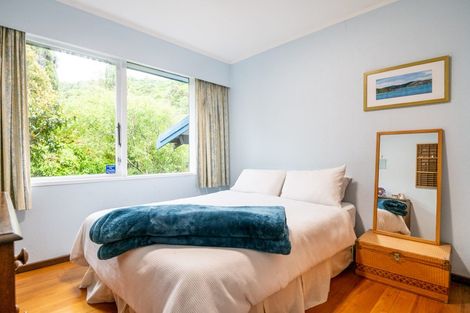 Photo of property in 72 Churton Drive, Churton Park, Wellington, 6037