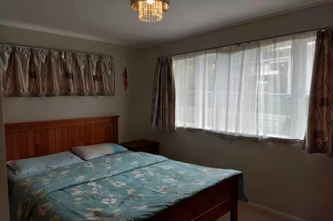 Photo of property in 15 Beverly Place, New Lynn, Auckland, 0600