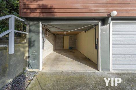 Photo of property in 15f2 Bloomsbury Grove, Newlands, Wellington, 6037