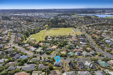 Photo of property in 24 Goldfinch Rise, Unsworth Heights, Auckland, 0632