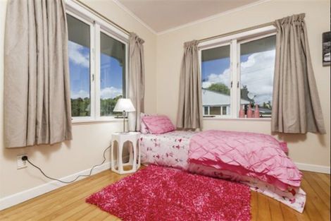 Photo of property in 14 Cassino Street, Bayswater, Auckland, 0622