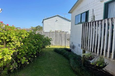 Photo of property in 12 Britton Avenue, Mount Roskill, Auckland, 1041