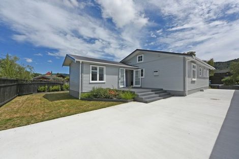 Photo of property in 10f1- Victoria Street, Ebdentown, Upper Hutt, 5018