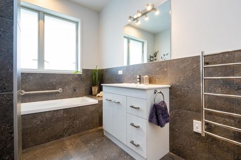 Photo of property in 27c Mill Road, Clive, 4102