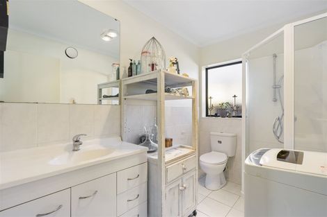 Photo of property in 37 Minaret Drive, Bucklands Beach, Auckland, 2014