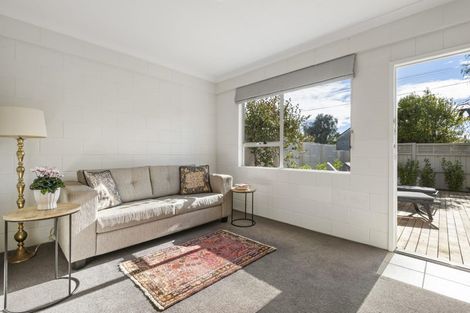 Photo of property in 33 Eversleigh Road, Belmont, Auckland, 0622