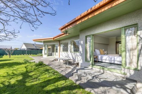 Photo of property in 16 Howard Road, Taradale, Napier, 4112