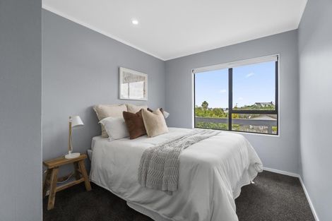 Photo of property in 8 Forsythe Place, Massey, Auckland, 0614