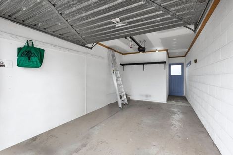 Photo of property in 2/6 Hood Place, Spotswood, New Plymouth, 4310