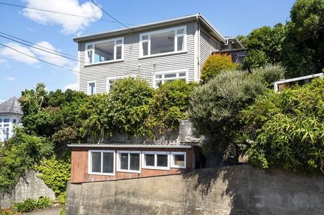 Photo of property in 13 Palliser Road, Roseneath, Wellington, 6011