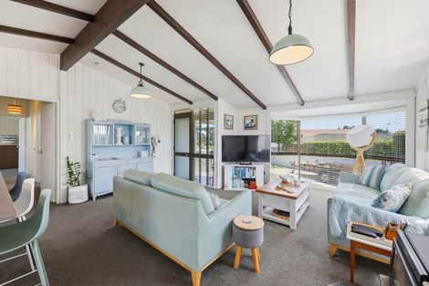 Photo of property in 6 Vela Place, Clarks Beach, 2122