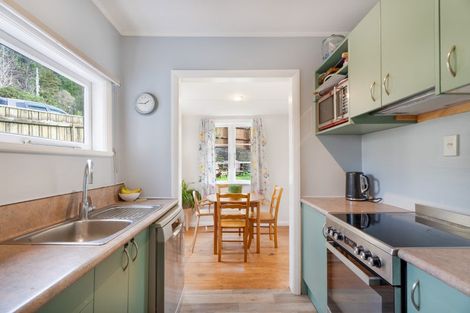 Photo of property in 35 Elmslie Road, Pinehaven, Upper Hutt, 5019