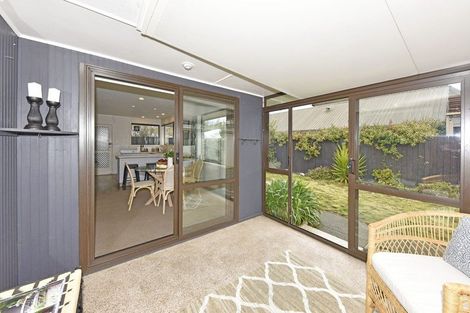 Photo of property in 2/23 Broadfell Avenue, Avonhead, Christchurch, 8042