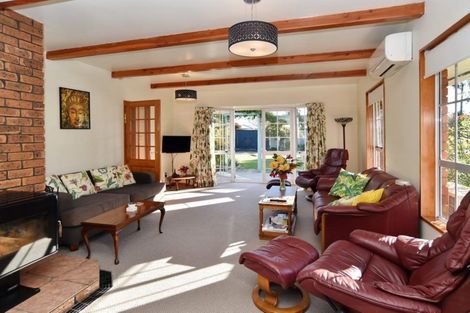 Photo of property in 32 Main North Road, Woodend, 7610