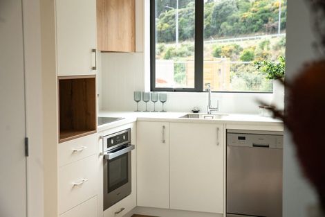 Photo of property in 90 Ara Paiwhenua, Tawa, Wellington, 5028