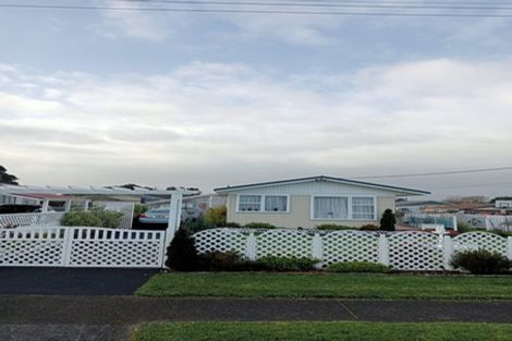 Photo of property in 11 Iredale Road, Hawera, 4610