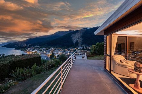 Photo of property in 19 Salmond Place, Queenstown, 9300