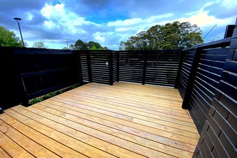 Photo of property in 15 Meg Lane, Glen Eden, Auckland, 0602