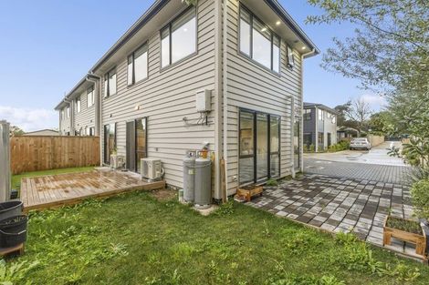 Photo of property in 43f Beach Road, Pahurehure, 2113