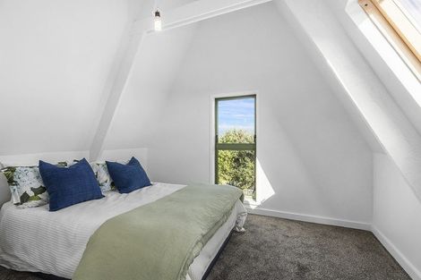 Photo of property in 117 Gloaming Hill, Titahi Bay, Porirua, 5022