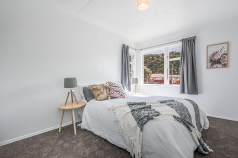 Photo of property in 15 Gardiner Grove, Wainuiomata, Lower Hutt, 5014