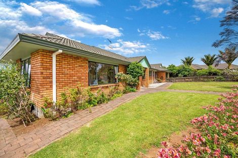 Photo of property in 2 Oakwood Place, Pukekohe, 2120