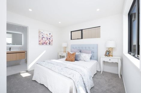 Photo of property in 37 Taipahitini Road, Rosehill, 2113
