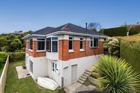 Photo of property in 105 Larnach Road, Vauxhall, Dunedin, 9013