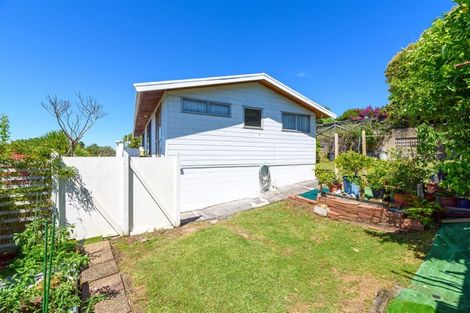 Photo of property in 18 Felgrove Street, Glendene, Auckland, 0602