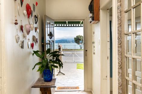 Photo of property in 6 Breakwater Road, Bluff Hill, Napier, 4110