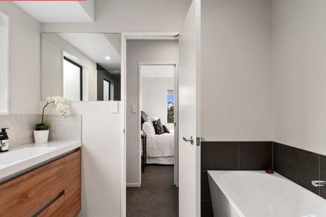 Photo of property in 168 Luckens Road, West Harbour, Auckland, 0618