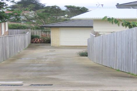 Photo of property in 6b Kinapori Terrace, Newlands, Wellington, 6037