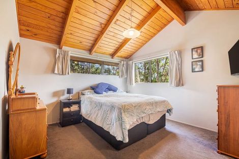 Photo of property in 15 Kaurimu Rise, Titirangi, Auckland, 0604