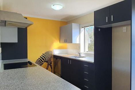 Photo of property in 36 Verdale Circle, Glen Eden, Auckland, 0602